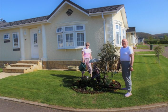 Quickmove park hoem gardener long carrant Quickmove park home gardener