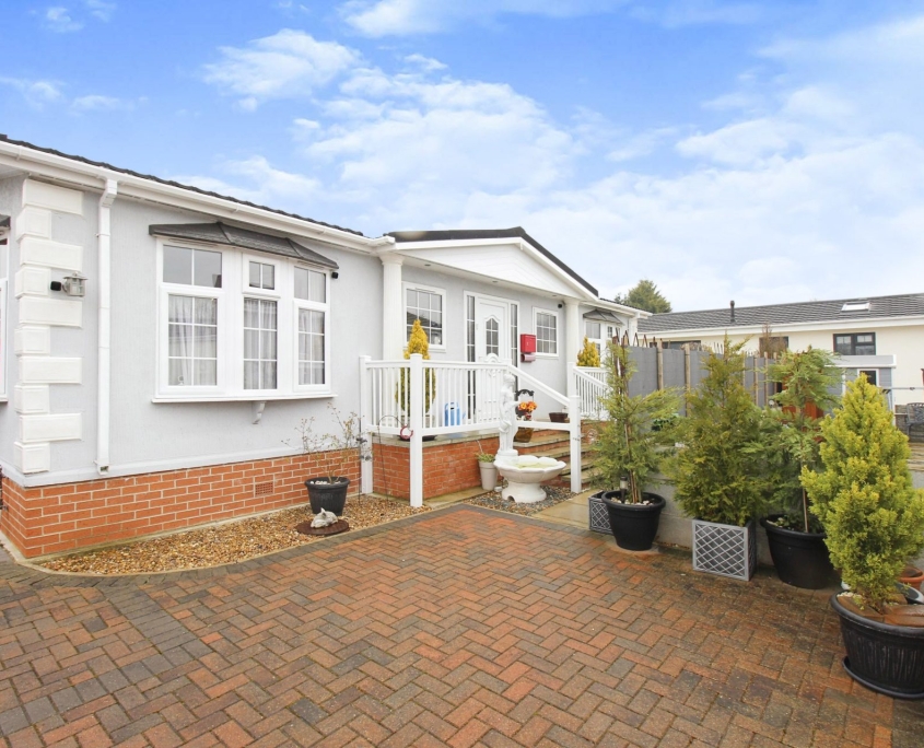 Bungalows for sale in Gainsborough Visit Harpswell Hill Park