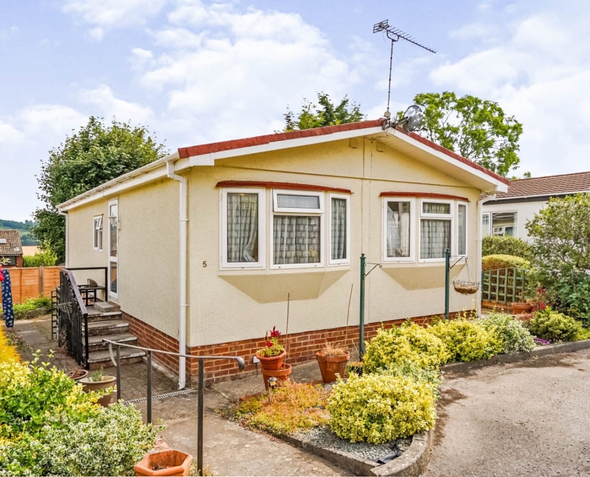 Discover a peaceful Park Home Developmentin Hertfordshire