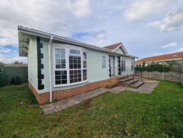 Residential Park Homes for sale at Cotswold Manor Park, Tewkesbury Gloucetsershire