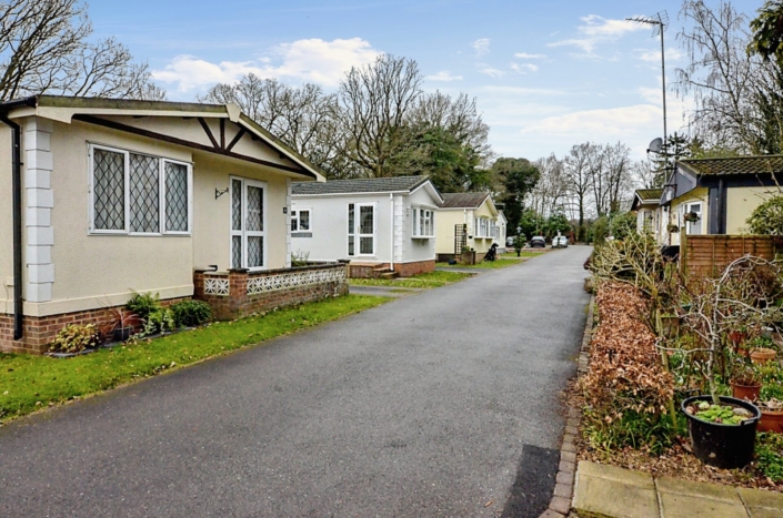 Long Pightle Park Homes near Rickmansworth Residential Park Homes for sale at Long Pightle Park, Rickmansworth, Hertfordshire