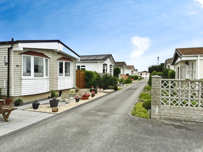 Stonecliff Park Homes near Lincoln Residential Park Homes for sale at Stonecliff Park, Lincoln, Lincolnshire
