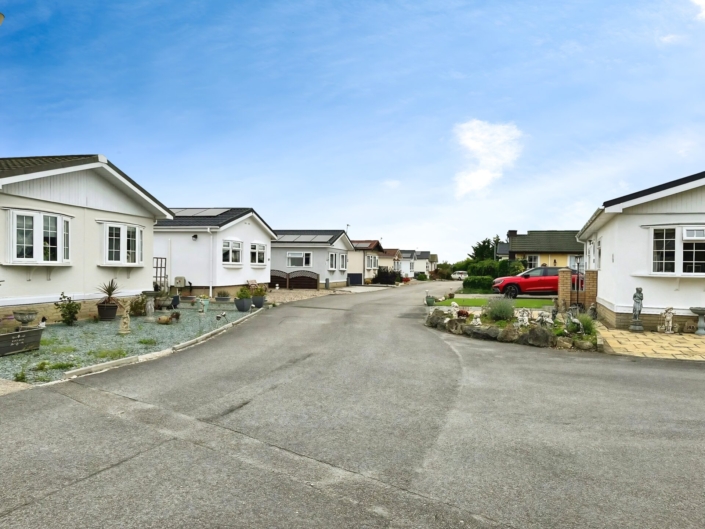 Stonecliff Park Homes near Lincoln Residential Park Homes for sale at Stonecliff Park, Lincoln, Lincolnshire