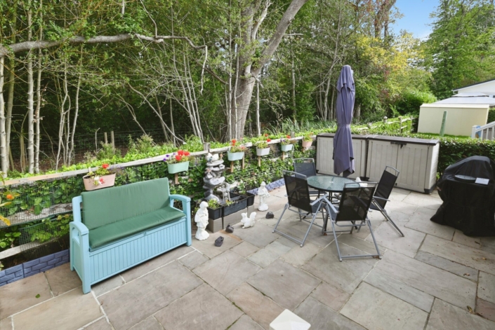 Victoria Gardens Park Homes near Wokingham Residential Park Homes for sale at Victoria Gardens, Wokingham, Berkshire